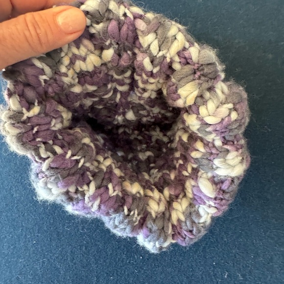 Headed to the snow? Need to stay cozy and get it quick? I ship ASAP! Zoom in👀 - Picture 5 of 15